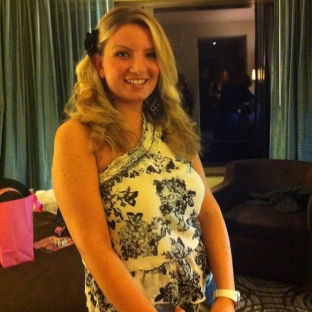 Hi all..my name is Deb hope you enjoy my closet!